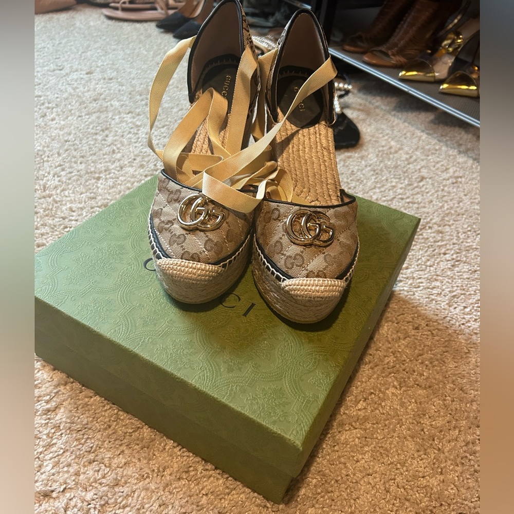 Gucci espadrilles. Excellent condition. Worn once.